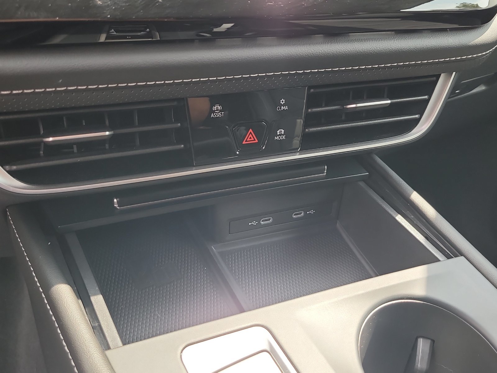 Used 2024 Volkswagen Atlas SE FWD image 22