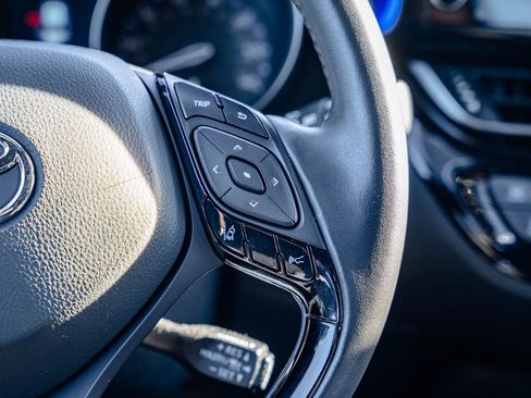 Used 2021 Toyota C-HR XLE image 26