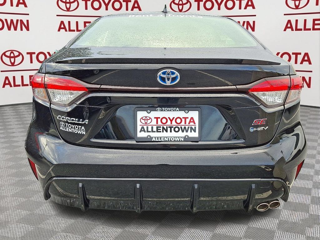 Used 2025 Toyota Corolla SE AWD/4WD image 7