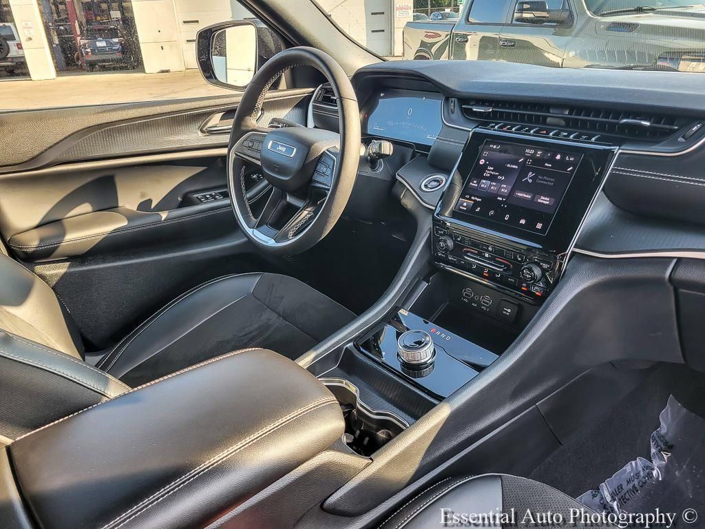 Certified 2025 Jeep Grand Cherokee L Laredo AWD/4WD image 31