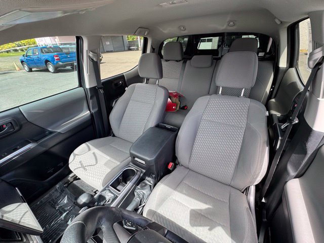 Used 2022 Toyota Tacoma SR5 AWD/4WD image 17