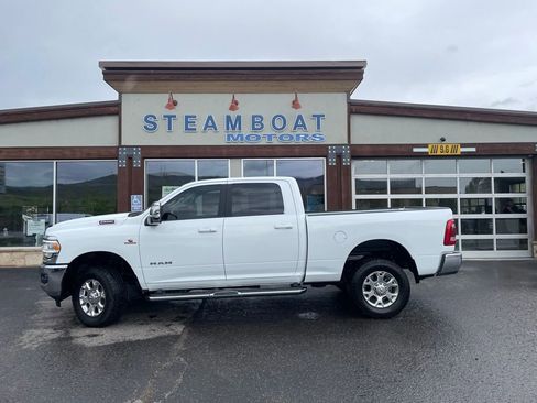 Used 2024 RAM 2500 Laramie AWD/4WD image 2