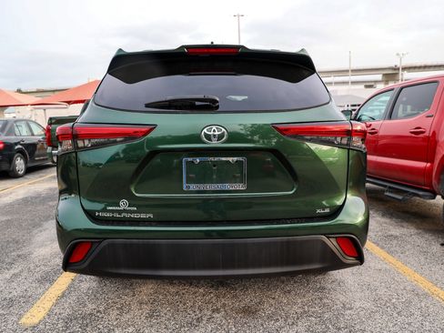 Used 2023 Toyota Highlander XLE FWD image 7