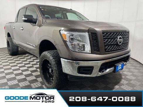 Used 2019 Nissan Titan SV AWD/4WD image 2