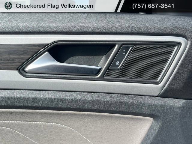 Used 2023 Volkswagen Atlas SE w/ Black Wheel Package FWD image 13