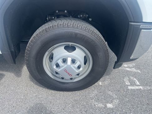 Used 2025 GMC Sierra 3500 Pro w/ 1SA Pro Safety Plus Package image 9