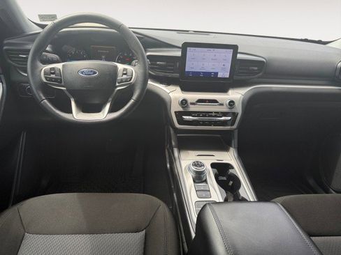 Used 2024 Ford Explorer XLT image 4
