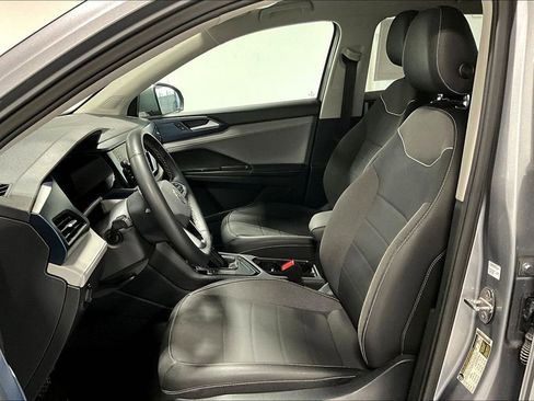 Used 2024 Volkswagen Taos SE image 33