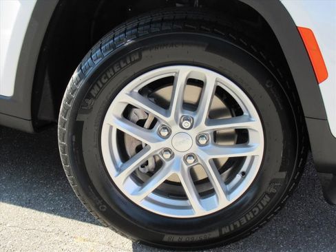 New 2025 Jeep Grand Cherokee Laredo X w/ Luxury Tech Group I image 7