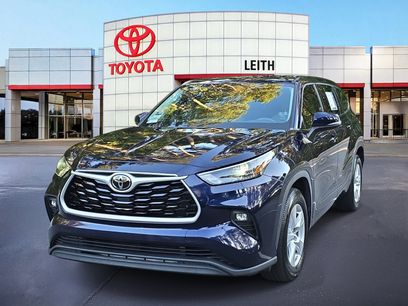 Used 2022 Toyota Highlander LE