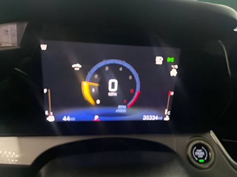 Used 2025 Chevrolet Trax LT w/ Sunroof Package FWD image 19