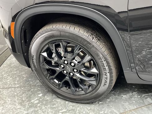Certified 2025 Chevrolet Traverse LT w/ Midnight/Sport Edition AWD/4WD image 35