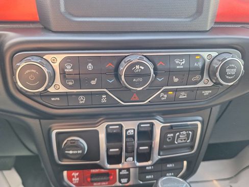 Used 2020 Jeep Gladiator Rubicon image 11