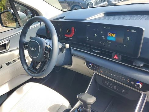 New 2026 Kia Carnival EX image 8