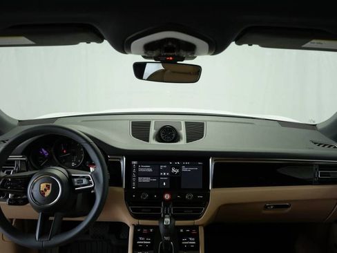 Certified 2025 Porsche Macan image 16
