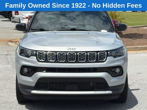 Used 2025 Jeep Compass Limited AWD/4WD image 2
