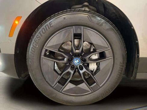 Used 2024 BMW iX xDrive50 w/ Convenience Package AWD/4WD image 95