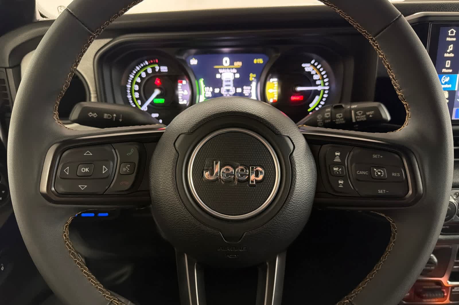 Used 2024 Jeep Wrangler Unlimited AWD/4WD image 23
