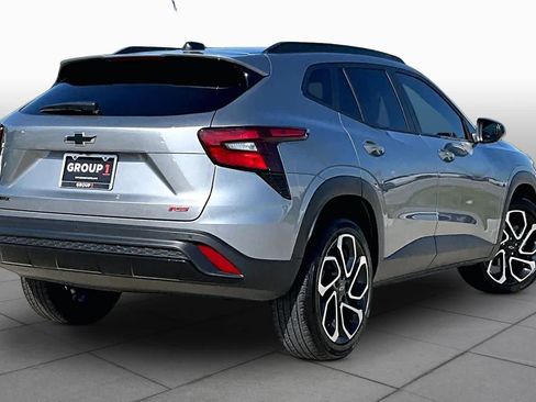 Used 2025 Chevrolet Trax RS w/ Sunroof Package FWD image 12