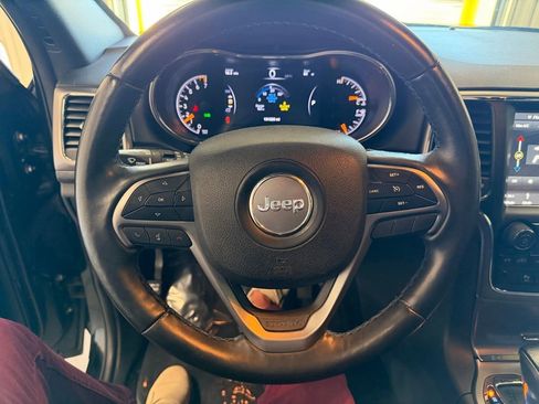 Used 2018 Jeep Grand Cherokee Laredo image 35