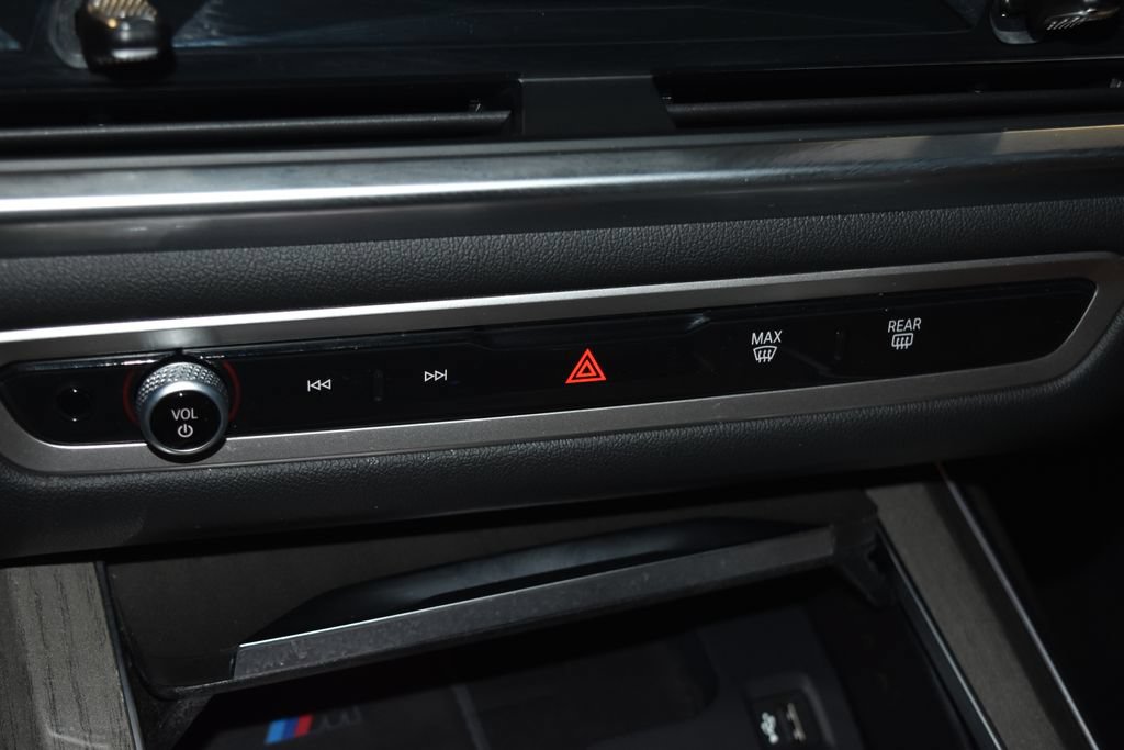 Used 2025 BMW X7 M60i AWD/4WD image 13