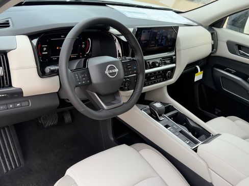 New 2026 Nissan Pathfinder SL image 11