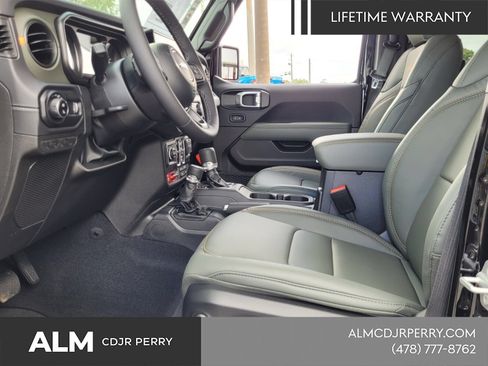 New 2025 Jeep Gladiator Mojave w/ Convenience Group AWD/4WD image 3