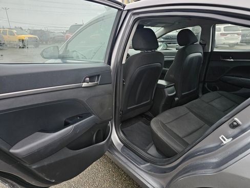 Used 2018 Hyundai Elantra SE image 13