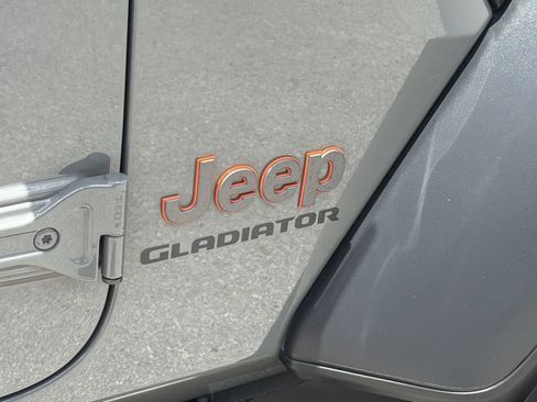 Used 2022 Jeep Gladiator Mojave w/ LED Lighting Group AWD/4WD image 8