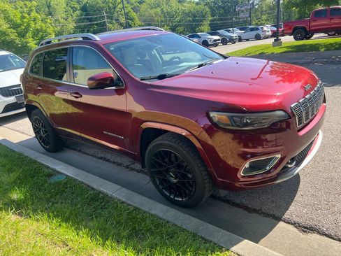 Used 2019 Jeep Cherokee Overland w/ Technology Group AWD/4WD image 3