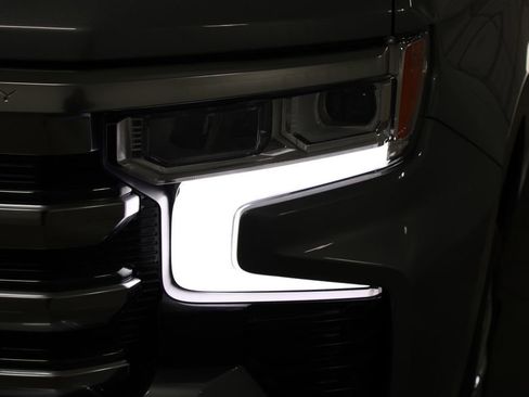 New 2026 Chevrolet Silverado 1500 High Country AWD/4WD image 12