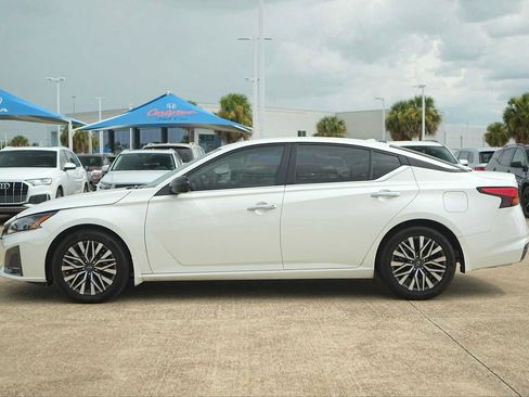 Used 2024 Nissan Altima 2.5 SV FWD image 3