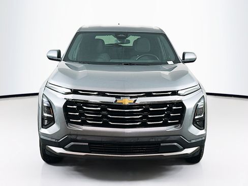 Used 2025 Chevrolet Equinox LT AWD/4WD image 2