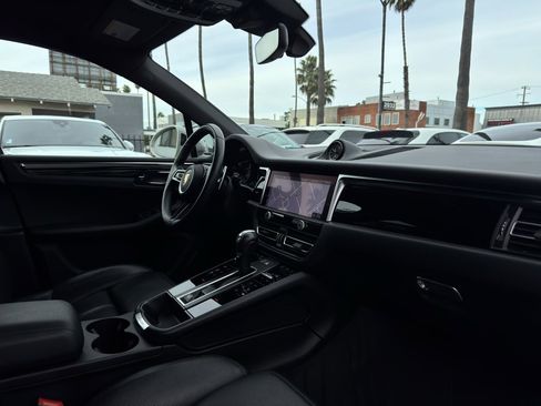 Used 2024 Porsche Macan image 34