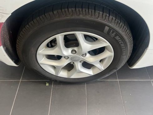 Used 2017 Chrysler Pacifica Touring-L FWD image 6