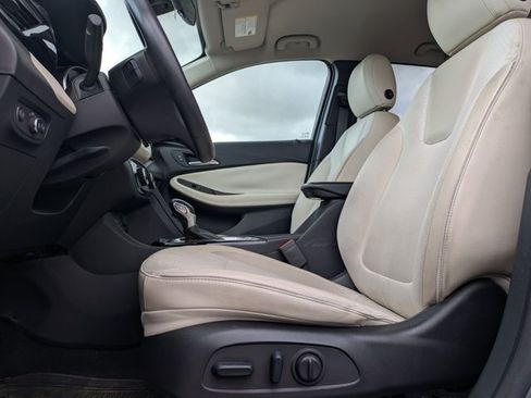 Used 2023 Buick Encore GX Preferred w/ Cold Weather Comfort Package FWD image 15