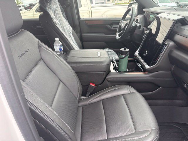 Used 2025 GMC Yukon Denali w/ LPO, Floor Liner Package AWD/4WD image 22