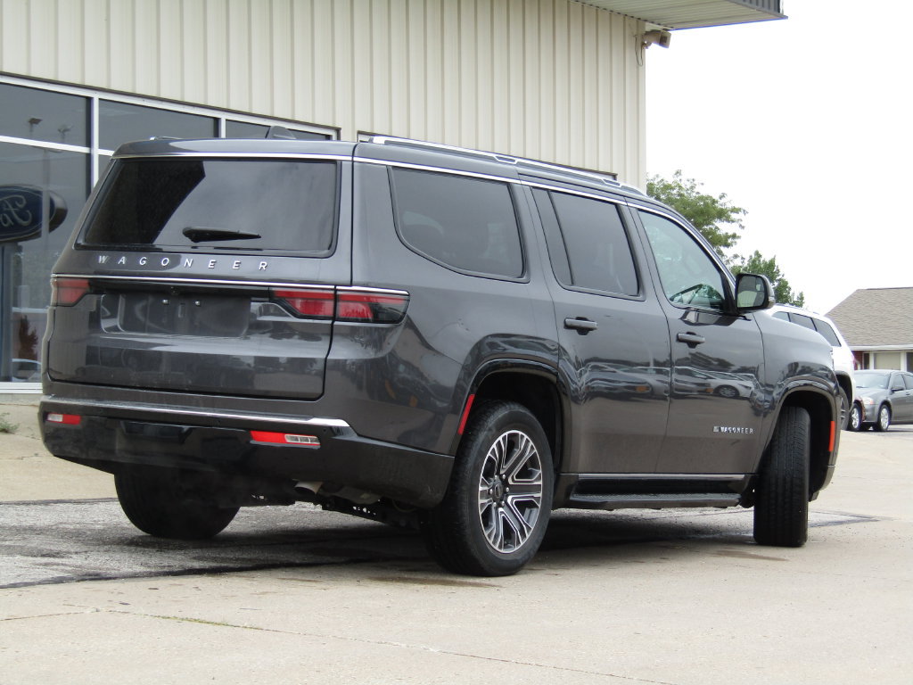 Used 2025 Jeep Wagoneer Series II AWD/4WD image 3