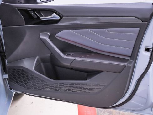 Used 2025 Volkswagen Jetta SEL image 33