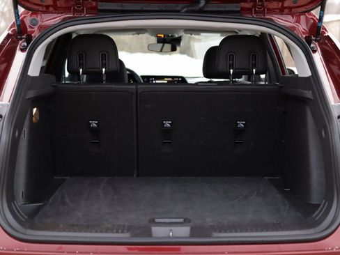 Used 2025 Chevrolet Trax LT w/ LT Convenience Package image 24