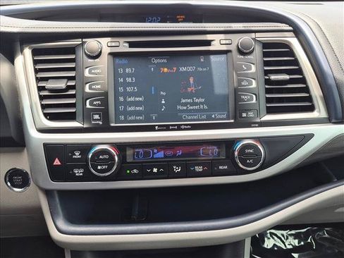 Used 2018 Toyota Highlander Limited Platinum AWD/4WD image 13
