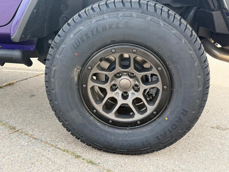 Used 2023 Jeep Wrangler Unlimited Rubicon 392 w/ Xtreme Recon 35" Tire Package AWD/4WD image 5