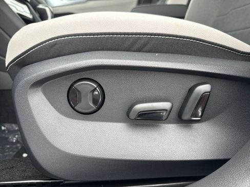 New 2026 Volkswagen Taos SE image 14