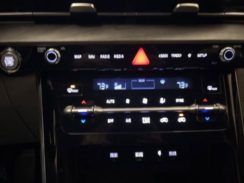 Used 2024 Kia Carnival EX FWD image 21