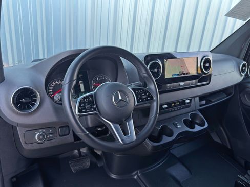 Used 2024 Mercedes-Benz Sprinter 2500 image 13