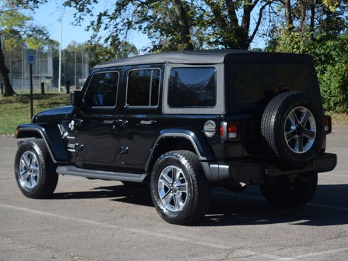 Used 2022 Jeep Wrangler Unlimited Sahara w/ Cold Weather Group image 23