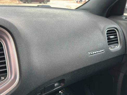Used 2020 Dodge Charger SXT image 39