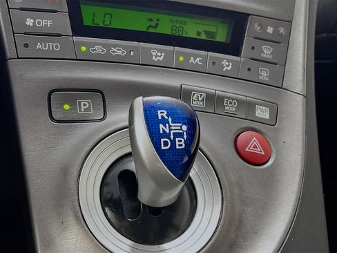 Used 2015 Toyota Prius Five FWD image 23