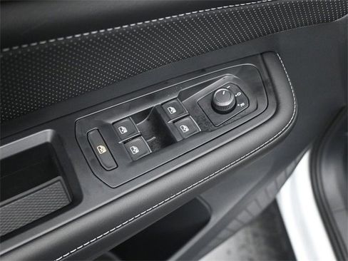 New 2026 Volkswagen Atlas SE image 13