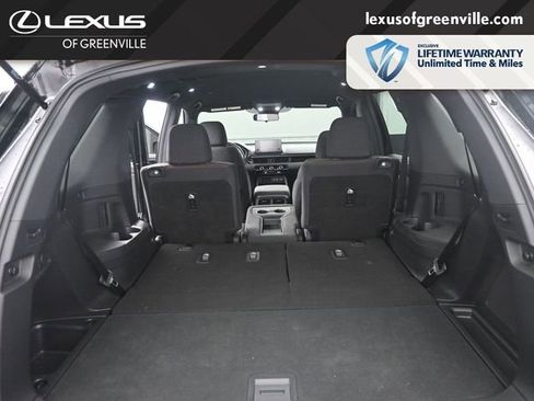 Used 2025 Honda Pilot Sport image 14